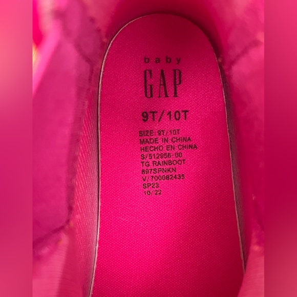 GAP toddler rubber rain boots. Quick-drying upper Rubber gripper sole Pink. 9/10 - Picture 3 of 10